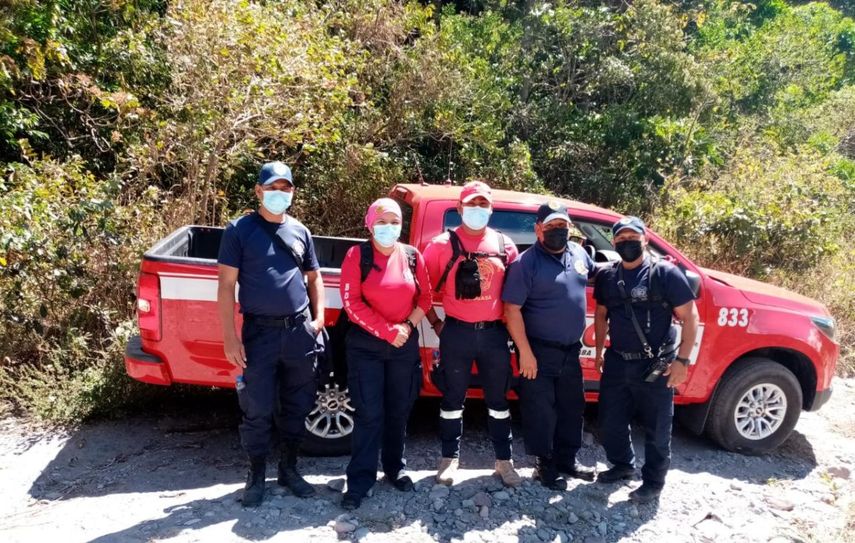 Rescatan a senderistas y guía en el Volcán Barú