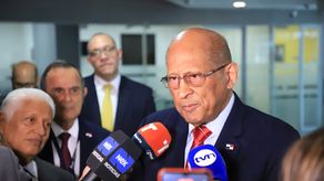 MEF manda a suspender licitaciones y nombramientos