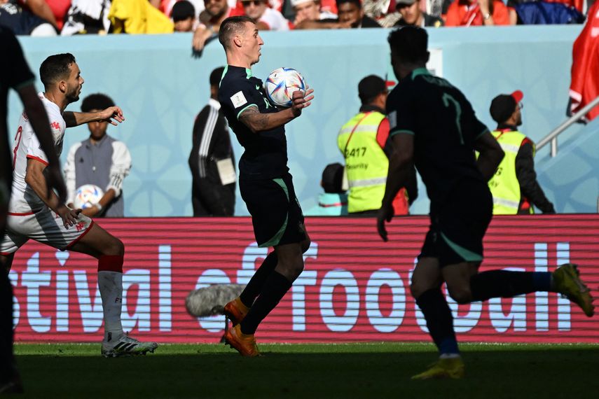 Qatar 2022: Australia vence a Túnez y toma oxígeno 