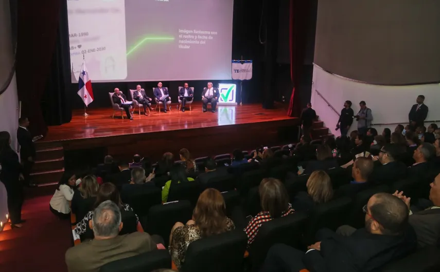 Tribunal Electoral presenta nuevo dise&ntilde;o de c&eacute;dula paname&ntilde;a.