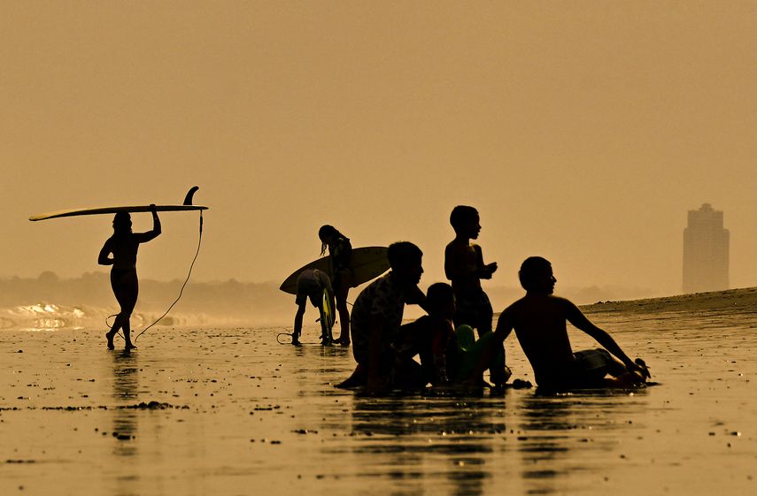 El Gobierno Nacional oficializó el regreso del Día del Niño y la Niña a su fecha original del 1 de noviembre, tras la promulgación de la Ley 453 de 2024, publicada en la Gaceta Oficial. La nueva norma deroga la Ley 56 del 15 de diciembre de 2004, que había movido la conmemoración al tercer domingo de julio durante casi 20 años. El Gobierno Nacional oficializó el regreso del Día del Niño y la Niña a su fecha original del 1 de noviembre, tras la promulgación de la Ley 453 de 2024, publicada en la Gaceta Oficial. La nueva norma deroga la Ley 56 del 15 de diciembre de 2004, que había movido la conmemoración al tercer domingo de julio durante casi 20 años.