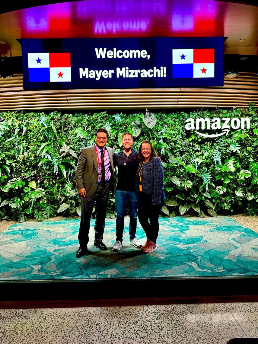 Mayer Mizrachi fue recibido en las instalaciones de Amazon en Estados Unidos. Mayer Mizrachi fue recibido en las instalaciones de Amazon en Estados Unidos.