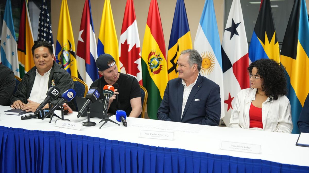 Los municipios de Panamá, San Miguelito, Arraiján, La Chorrera y Colón, junto Al Ministerio de Ambiente (MiAMBIENTE) y la Autoridad de Aseo Urbano y Domiciliario (AAUD), la Cámara de Reciclaje de Panamá, empresas privadas y organizaciones vinculadas al reciclaje y la economía circular anuncian el inicio de la campaña nacional para la recolección y aprovechamiento de arbolitos de Navidad. Los municipios de Panamá, San Miguelito, Arraiján, La Chorrera y Colón, junto Al Ministerio de Ambiente (MiAMBIENTE) y la Autoridad de Aseo Urbano y Domiciliario (AAUD), la Cámara de Reciclaje de Panamá, empresas privadas y organizaciones vinculadas al reciclaje y la economía circular anuncian el inicio de la campaña nacional para la recolección y aprovechamiento de arbolitos de Navidad.