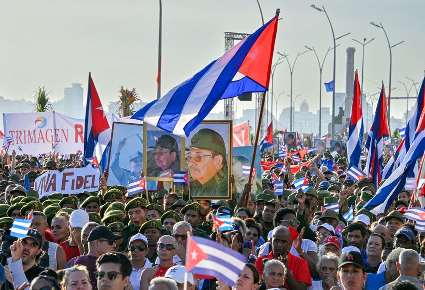 ¡Viva Raúl!: una manifestación de apoyo a Raúl Castro