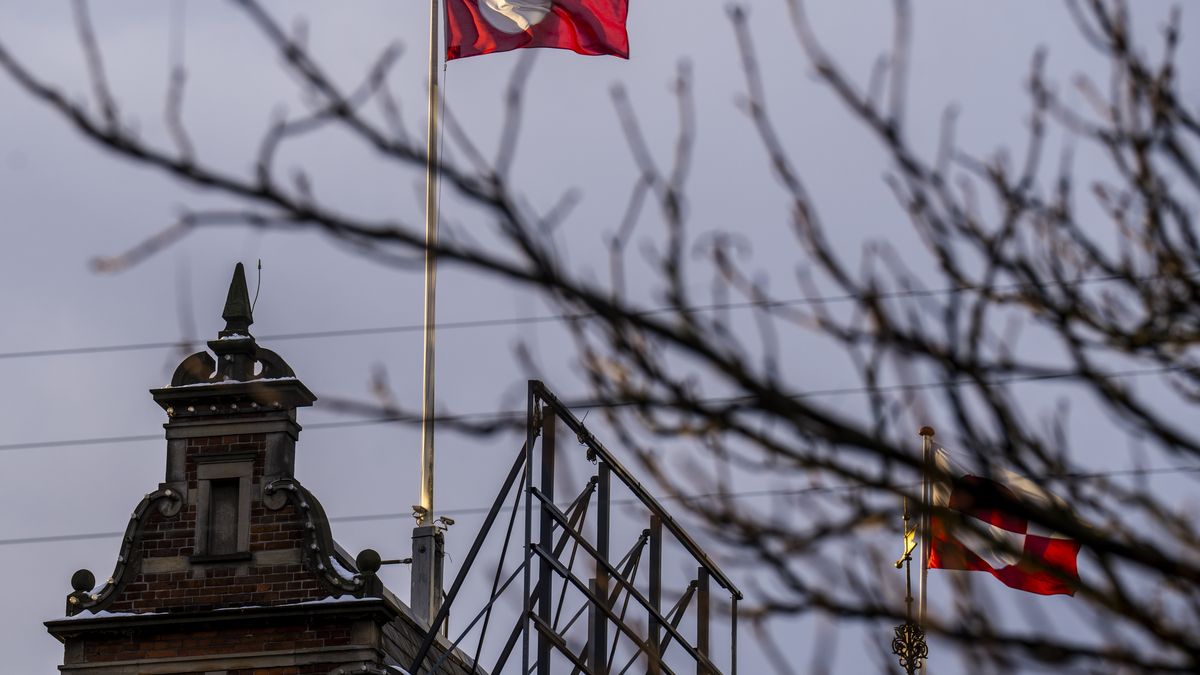 El ministro de Asuntos Exteriores de Dinamarca, Lars Løkke Rasmussen, confirmó este martes que mañana se reunirá con el secretario de Estado de EE.UU., Marco Rubio, para tratar sobre el interés de Washington en el territorio autónomo danés de Groenlandia y que el vicepresidente estadounidense, JD Vance, ejercerá de anfitrión del encuentro. El ministro de Asuntos Exteriores de Dinamarca, Lars Løkke Rasmussen, confirmó este martes que mañana se reunirá con el secretario de Estado de EE.UU., Marco Rubio, para tratar sobre el interés de Washington en el territorio autónomo danés de Groenlandia y que el vicepresidente estadounidense, JD Vance, ejercerá de anfitrión del encuentro.
