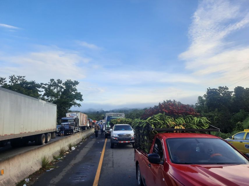 Los recientes cierres en la vía interamericana evitaron que los productores que viajaron a Panamá ayer pudieran llevar su mercancía