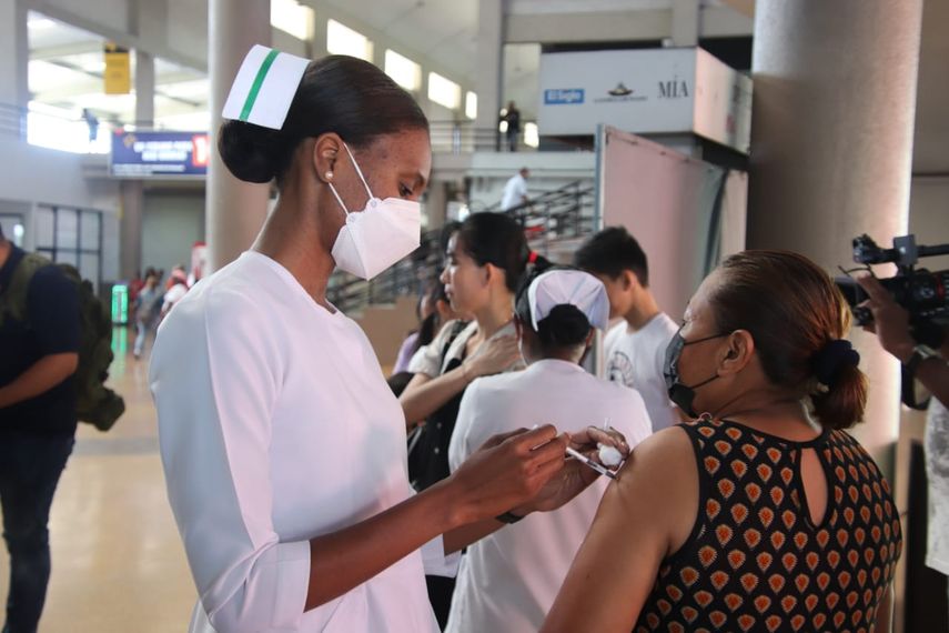 Minsa continúa con aplicación de vacunas bivalentes