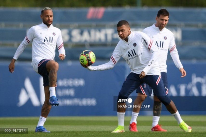 Queda por ver si Messi disfrutará de su primera titularidad o presenciará el pitido inicial desde el banco de suplentes.