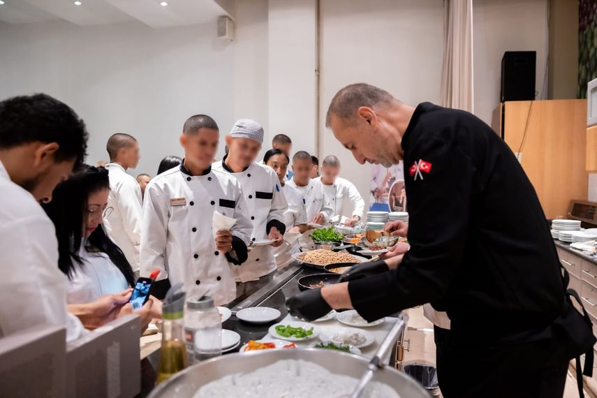 Embajada de Turquía ofrece taller de cocina a jóvenes del Centro de Cumplimiento de Las Garzas