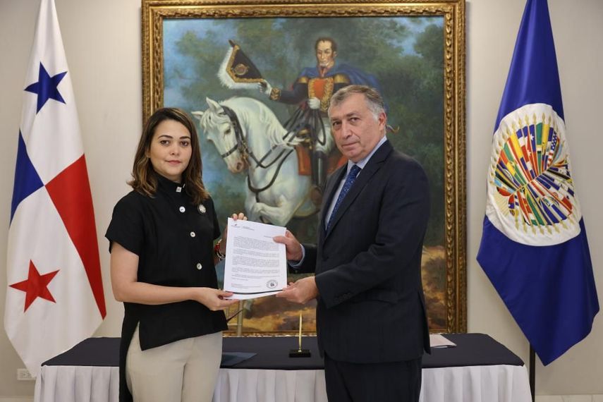 Panamá ha dado un paso significativo en su compromiso contra la discriminación y el odio al suscribir oficialmente la Definición de Antisemitismo de la Alianza Internacional para el Recuerdo del Holocausto. Panamá ha dado un paso significativo en su compromiso contra la discriminación y el odio al suscribir oficialmente la Definición de Antisemitismo de la Alianza Internacional para el Recuerdo del Holocausto.