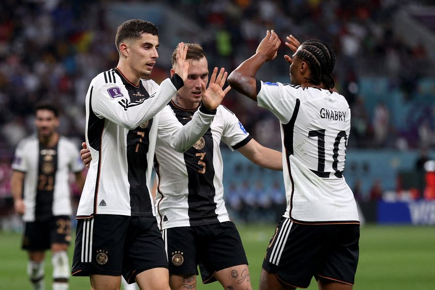 Alemania había mantenido hasta hace solo unos días que su capitán, el portero Neuer, iba a llevar el brazalete de 'One Love' con los colores de la bandera LGTBI.