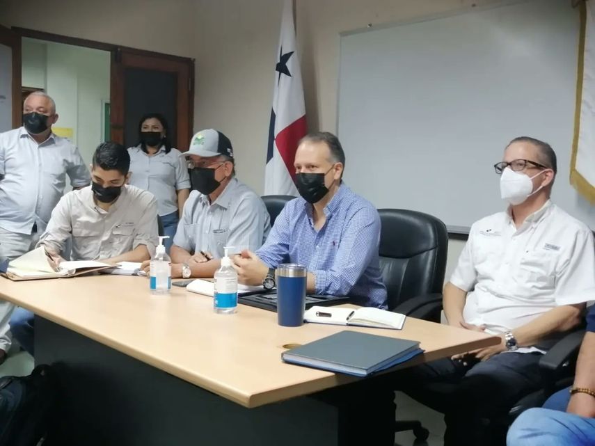 Gobierno continuará mesa de diálogo el martes.