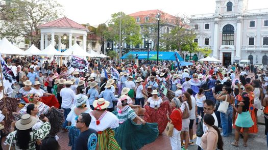 Semipeatonalización del Casco Antiguo moviliza más de 1.2 millones de dólares