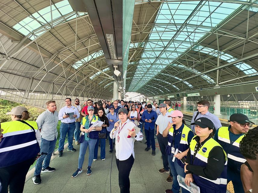 Empresas interesadas en construcción del Teleférico realizan visita técnica