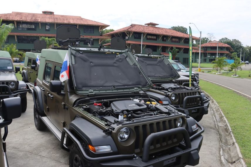 EEUU dona a Panamá 63 vehículos miliatres marca Jeep