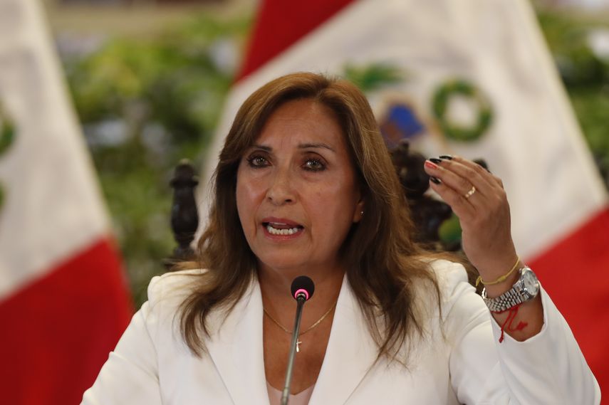 Presidenta de Perú plantea pena de muerte para violadores de niños