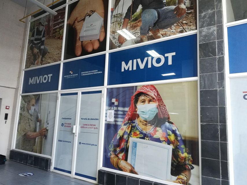 Fernando Méndez Peralta y Frank Osorio Abadía fueron designados por el presidente electo, José Raúl Mulino, como viceministros de Vivienda y de Ordenamiento Territorial del (MIVIOT), respectivamente, quienes acompañarán al ministro designado, Jaime Jované. Fernando Méndez Peralta y Frank Osorio Abadía fueron designados por el presidente electo, José Raúl Mulino, como viceministros de Vivienda y de Ordenamiento Territorial del (MIVIOT), respectivamente, quienes acompañarán al ministro designado, Jaime Jované.