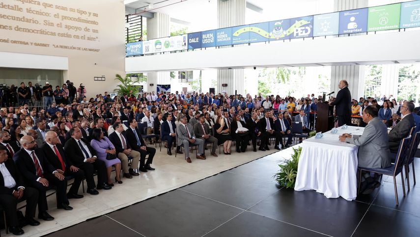 Tribunal Electoral hizo entrega de las credenciales a diputados electos