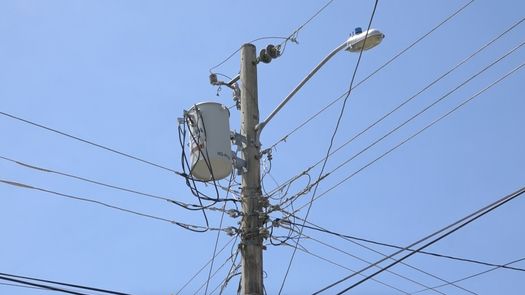 Los afectados detallan que han presentado múltiples denuncias ante la empresa responsable por el servicio eléctrico en Pedregal.