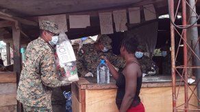 Migrantes que iban a EEUU quedan varados en selva panameña