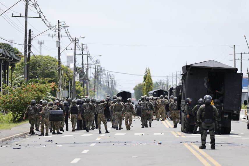 La Embajada de EEUU (Estados Unidos) en Panamá emitió este jueves una alerta de seguridad dirigida a su personal debido a la creciente agitación social en la provincia de Bocas del Toro, donde el Gobierno panameño ha declarado estado de emergencia. La Embajada de EEUU (Estados Unidos) en Panamá emitió este jueves una alerta de seguridad dirigida a su personal debido a la creciente agitación social en la provincia de Bocas del Toro, donde el Gobierno panameño ha declarado estado de emergencia.