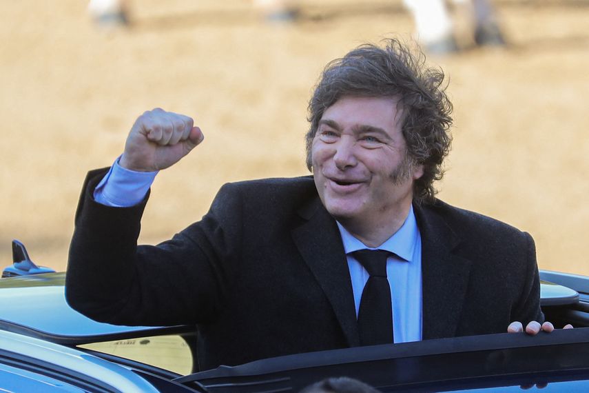 Milei oficializa su relación con una ex vedettte y presentadora de televisión