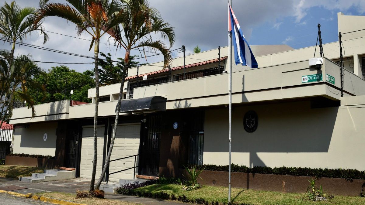 Costa Rica cierra embajada en La Habana y pide a Cuba retirar diplomáticos de su territorio Costa Rica cierra embajada en La Habana y pide a Cuba retirar diplomáticos de su territorio