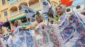 Empolleras damas ataviadas se lucieron en Las Tablas.