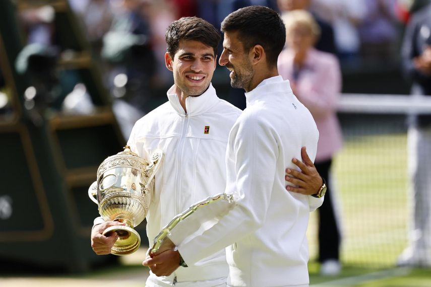 Carlos Alcaraz y Novak Djokovic. EFE