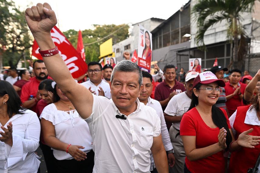 El Salvador: izquierda intenta sobrevivir a la aplanadora Bukele