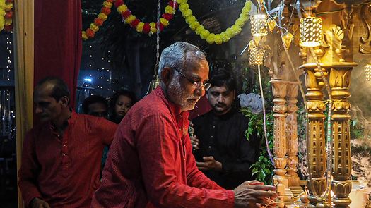 Multitudes regresan a festivales de India tras ola devastadora de covid