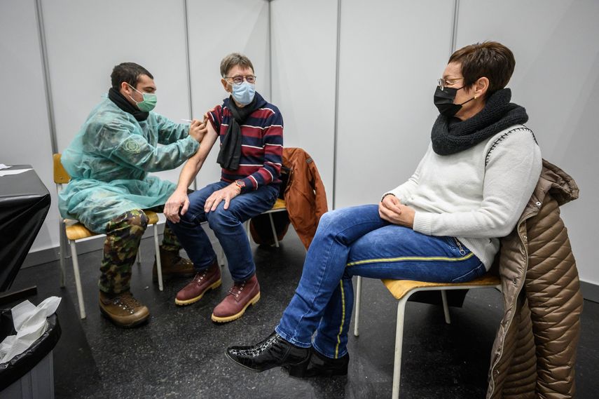 La variante ómicron del coronavirus sigue extendiéndose como un reguero de pólvora por todo el mundo.