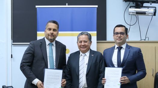 El Hospital Santo Tomás (HST) y la compañía biofarmacéutica AstraZeneca formalizaron la firma de un Convenio de Cooperación Científica por un periodo de tres años, con el objetivo de ampliar las opciones terapéuticas disponibles para la población panameña.
