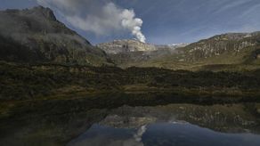 Colombia recomienda evacuar poblados cercanos a volcán Nevado del Ruiz