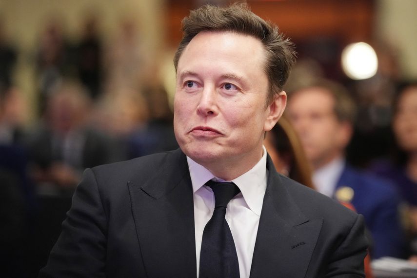 Musk critica el gasto de $7,000 millones anuales en oficinas estatales vacías