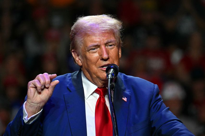 Trump promete eliminar permisos humanitarios para Venezuela, Cuba, Nicaragua y Haití. Trump promete eliminar permisos humanitarios para Venezuela, Cuba, Nicaragua y Haití.