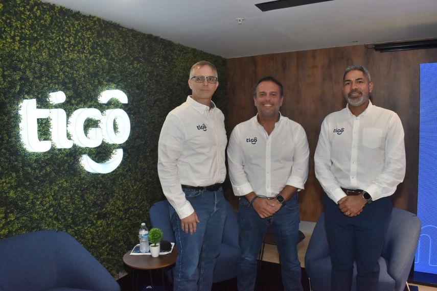 Víctor Inchausti, director ejecutivo de redes de Tigo Panamá, señaló que, con las inversiones ya realizadas, la red LTE de Tigo alcanza un 95% de cobertura en los sitios del país, permitiendo que la parte central de la red móvil esté ya disponible para la implementación del 5G.