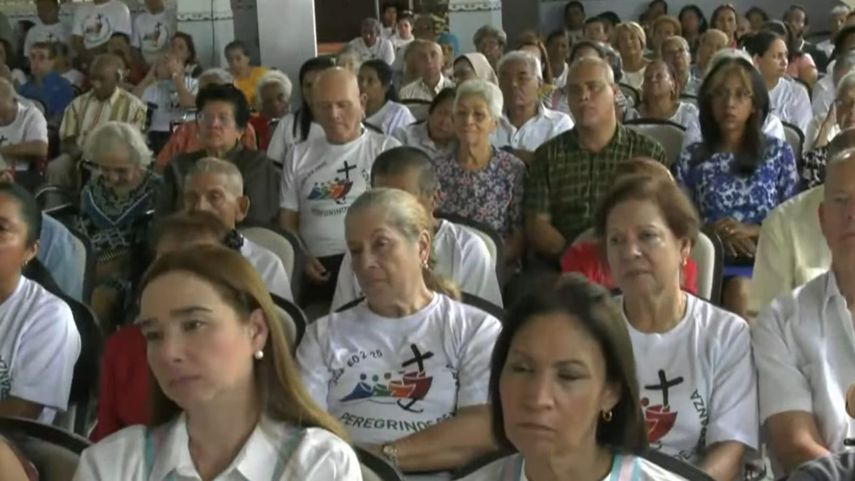 El Arzobispo Ulloa ofició la Eucaristía en el Hogar Bolívar. El Arzobispo Ulloa ofició la Eucaristía en el Hogar Bolívar.