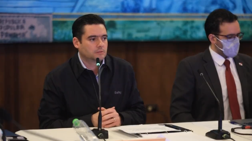 La mesa liderada por el vicepresidente, José Gabriel Carrizo entregó las recomendaciones al presidente Laurentino Nito Cortizo