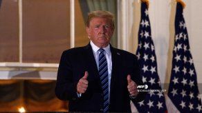 Trump insta a los estadounidenses a salir