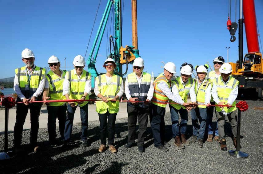 El proyecto del Cuarto Puente sobre el Canal de Panamá avanza con la construcción de la cimentación permanente de la Torre Principal Este (M3), un hito destacado celebrado en un acto encabezado por el ministro de Obras Públicas (MOP), José Luis Andrade. El proyecto del Cuarto Puente sobre el Canal de Panamá avanza con la construcción de la cimentación permanente de la Torre Principal Este (M3), un hito destacado celebrado en un acto encabezado por el ministro de Obras Públicas (MOP), José Luis Andrade.