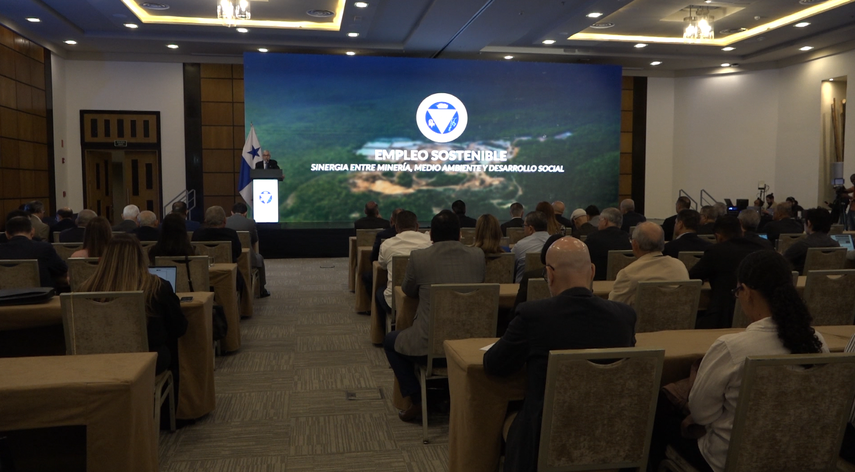 Se realizó un foro sobre manejo sostenible de la mina.