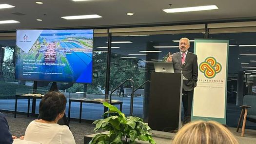 Administrador del Canal de Panamá visita la Universidad de Texas Administrador del Canal de Panamá visita la Universidad de Texas