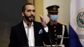 Nayib Bukele ordena multar a empresas por no transmitir su discurso