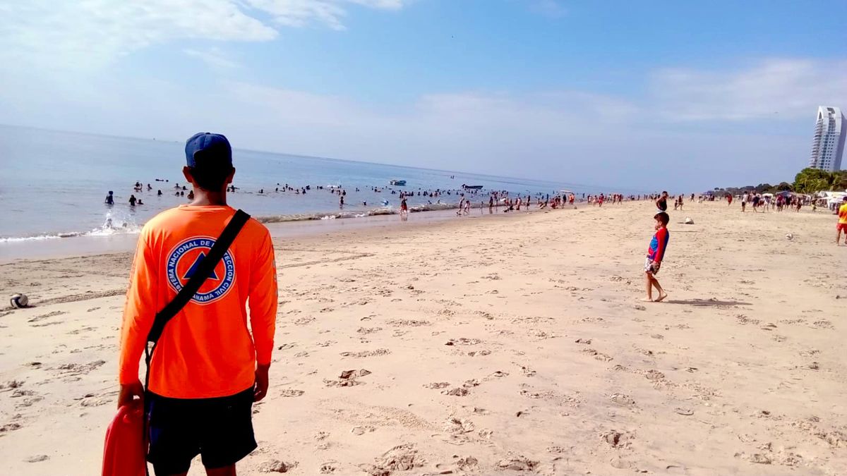 El Sistema Nacional de Protección Civil de Panamá (SINAPROC) emitió un aviso de prevención ante condiciones marítimas que requerirán vigilancia en las costas del Pacífico y el Caribe panameño durante los próximos días, de acuerdo con informes técnicos del Instituto de Meteorología e Hidrología de Panamá (IMHPA). El Sistema Nacional de Protección Civil de Panamá (SINAPROC) emitió un aviso de prevención ante condiciones marítimas que requerirán vigilancia en las costas del Pacífico y el Caribe panameño durante los próximos días, de acuerdo con informes técnicos del Instituto de Meteorología e Hidrología de Panamá (IMHPA).