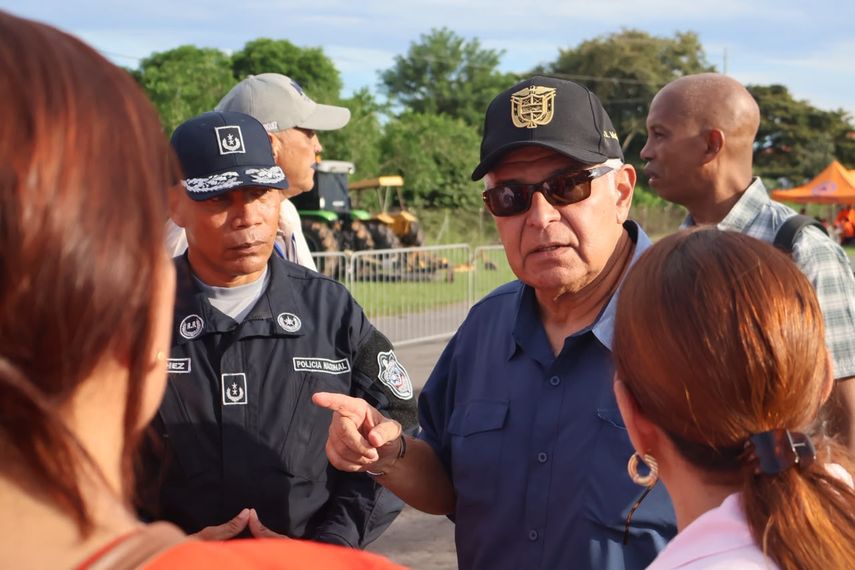 El presidente Mulino visita las aéreas más afectadas por el terremoto