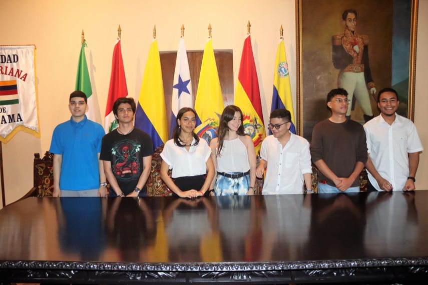 Otorgan becas a estudiantes panameños para Hungría Otorgan becas a estudiantes panameños para Hungría