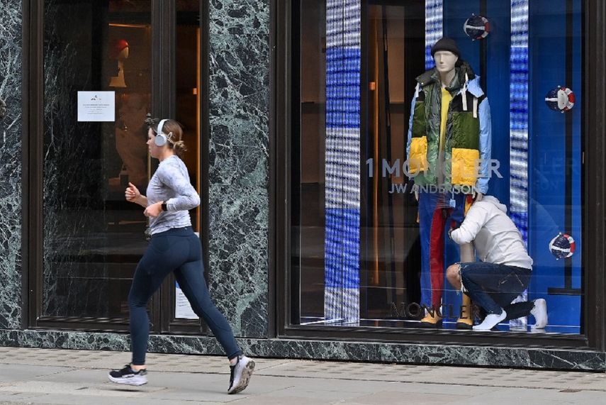 Inglaterra recupera casi normalidad sin restricciones