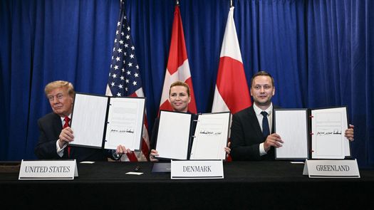 Las dos bases militares que Estados Unidos (EEUU) construirá en Groenlandia se sitúan en el sur y el este del territorio, según el acuerdo de seguridad firmado este martes entre la isla ártica, Washington y Copenhague.