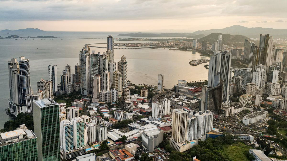 El Índice Mensual de Actividad Económica (IMAE) de Panamá creció un 4,37 % interanual a noviembre pasado, acumulando una expansión del 4,36 % en los primeros once meses de 2025, impulsado por sectores como el transporte, la construcción y las finanzas, según datos del Instituto Nacional de Estadística y Censo (INEC) difundidos este lunes. El Índice Mensual de Actividad Económica (IMAE) de Panamá creció un 4,37 % interanual a noviembre pasado, acumulando una expansión del 4,36 % en los primeros once meses de 2025, impulsado por sectores como el transporte, la construcción y las finanzas, según datos del Instituto Nacional de Estadística y Censo (INEC) difundidos este lunes.
